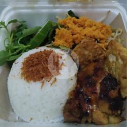 Nasi Urap Ayam Bakar