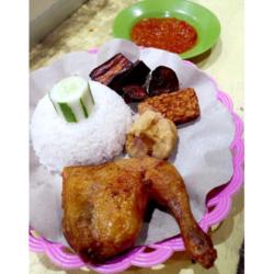 Ayam Goreng Lalapan   Nasi   Tahu Tempe Timun Terong
