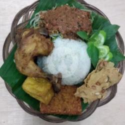 Nasi Pecel Ayam Goreng Tahu Tempe Peyek