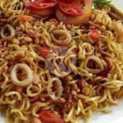 Indomie Goreng Sayap Cumi Krispi Sambal Geprek