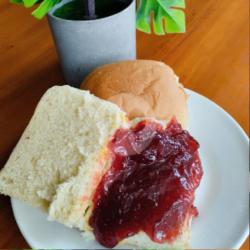 Roti Kadet Isi Strawberry Goldenfill