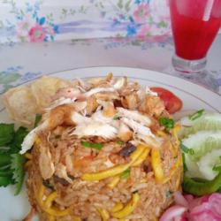 Nasi Goreng Kushari ( Telor, Mie, Daging, Ayam)