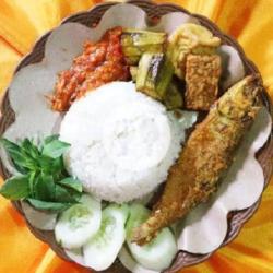 Nasi Penyetan Bandeng Presto Gratis Minuman