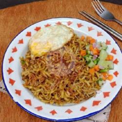 Mie Goreng Spesial Sayuran,bakso,telor,sosishabis