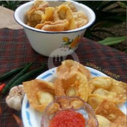 Krupuk Pangsit Ayam Pedas (mercon)