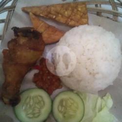 Nasi Ayam Goreng Tempe, Tahu Sambel Orek