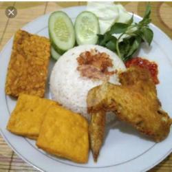 Paket Hemat Ayam   Nasi   Tempe Atau Tahu