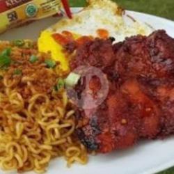 Mie Goreng Jawa Telur Ceplok Ayam Panggang