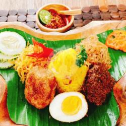 Nasi Kuning Rendang Sapi