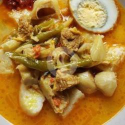 Ketupat Sayur Telor Sebelah Kerupuk