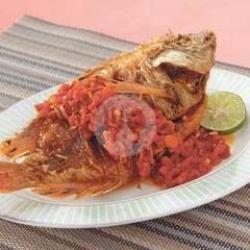 Ikan Nila Goreng Plus Sambel Geprek