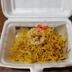 Indomie Tante Girang Plus Minum Esteh/nutrisari