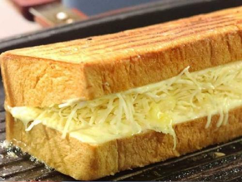 Roti Bakar Si Bungsu Lumer