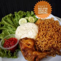 Paket Nasi Ayam Goreng Indomie Goreng