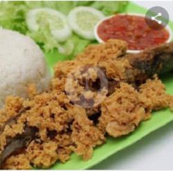 Lele Keremes    Nasi  Lalapan Tempe Goreng  Sambel