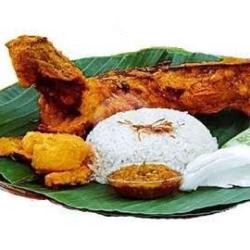 Ikan Lele Goreng  Nasi Lalapan Tempe Tahu