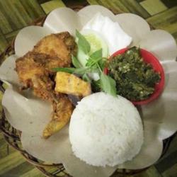 Nasi Putih   Ayam Goreng   Tahu Tempe