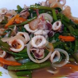 Tumis Kangkung Cumi