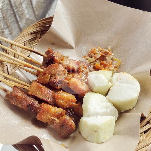 Sate Babi + Lontong
