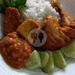 Pecel Ayam Pake Nasi Tempe ,tahu