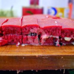 Martabak Manis:red Velvet Ketan Susu