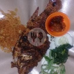 Nasi Uduk Kakap/nila Goreng Kremes