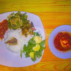 Nasi Urap Telur Sambalado