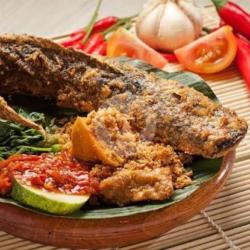 Nasi   Lele Kremes   Tahu   Tempe   Sambal   Lalapan