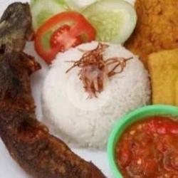 Nasi Uduk Tahu   Tempe   Lele Goreng