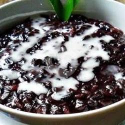 Bubur Ketan Hitam   Susu  Roti Tawar