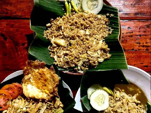 Nasi Goreng Arang Pak Agus Khas Kediri, Depan Laundry Super Bersih