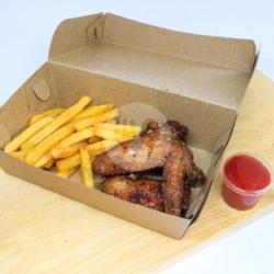 Barbeque Chicken Wings   French Fries   Ice Tea