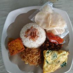 Nasi Uduk Tahu Balado   Telor Dadar