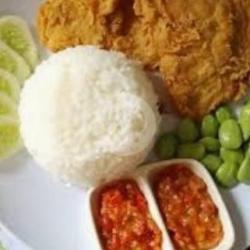 Nasi Telur Dadar Krispy   Sambal Lalapan Plus Kerupuk