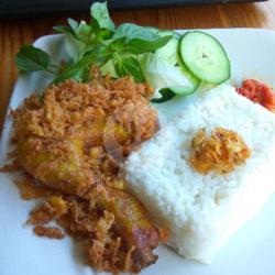 Ayam Goreng Kremess   Nasi Uduk