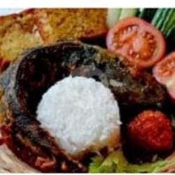 Nasi Uduk  Lele  Ati Ampela  Sambal  Lalapan