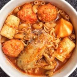 Seblak Medium Spesial Seafood Kerupuk Mix Macaroni (dumpling Keju 1,bakso Sedeng 2,pangsit 2, Tahu Kering 4,otak Otak 1utuh)