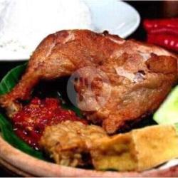 Pecel Ayam Komplit   Nasi   Tahu   Tempe