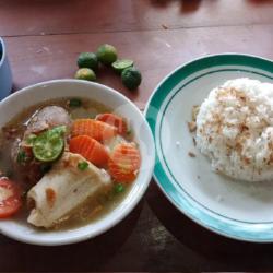 Nasi   Sop Dengkul (sayuran Banyak)