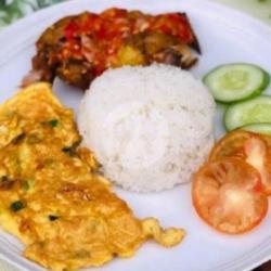 Nasi Dada Penyet Lv 1-5   Telor   Es/teh