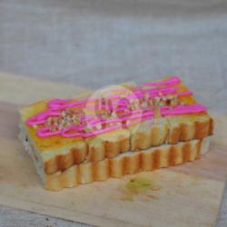 Roti Bakar Glaze Strawberry Kacang