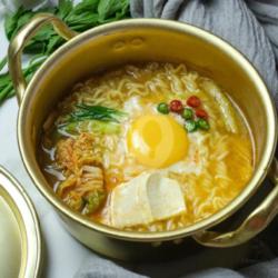 Kimchi Ramen With Egg   Ice Tea