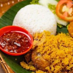 Nasi Sayap Ayam Kremes