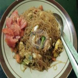 Bihun Goreng Kampoeng (telur,bakso,sayur,ayam)