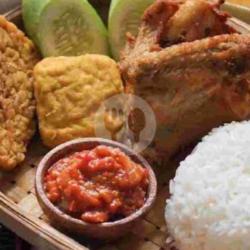 Ayam Goreng Nasi Tempe Nutri Sari Sambel Timun