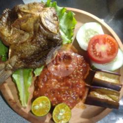 Lalapan Ikan Mas Nasi