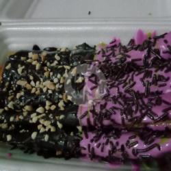 Banana Roll Coklat Topping Kacang