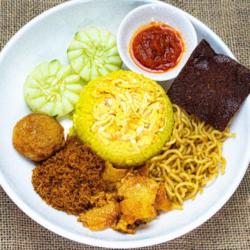 Nasi Kuning Dendeng Sapi