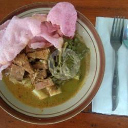 Ketupat Sayur Campur Nangka-pakis