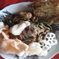 Pecel Sayur   Gorengan